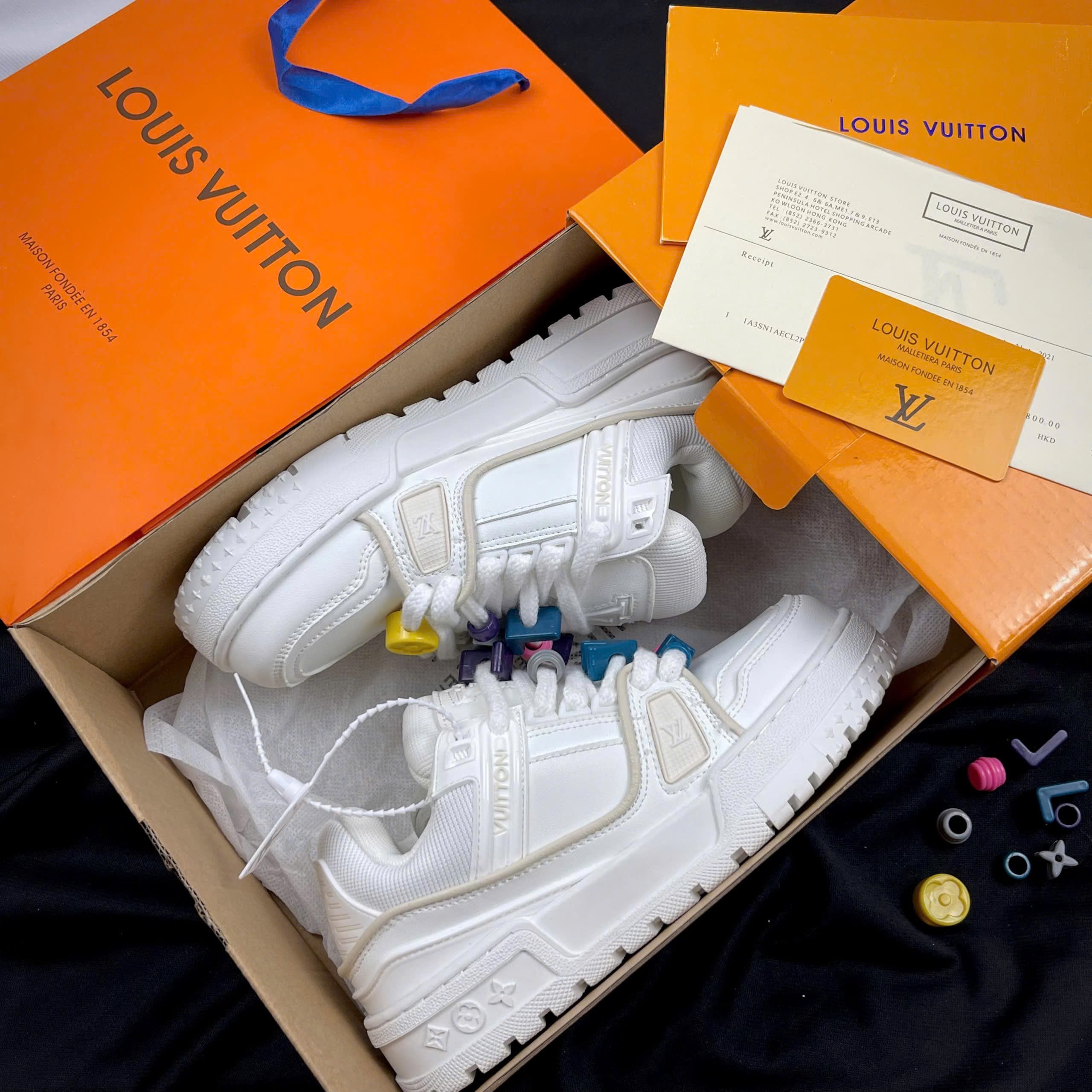 LV Charm Trắng Likeauth